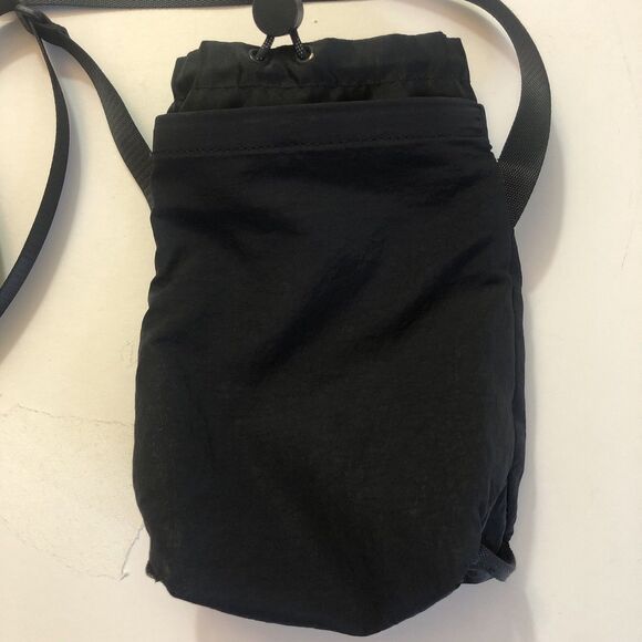 Lululemon Water Bottle Crossbody Bag Black 2.5L Adjustable Strap Travel Hiking - Picture 5 of 8